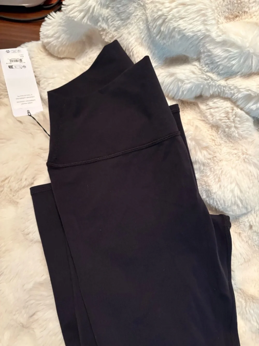 Alo Black High-Waist Air-brushed Leggings size Large NEW with tag
